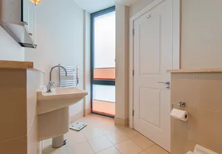 Bedroom 1 En-Suite Shower Room(2)